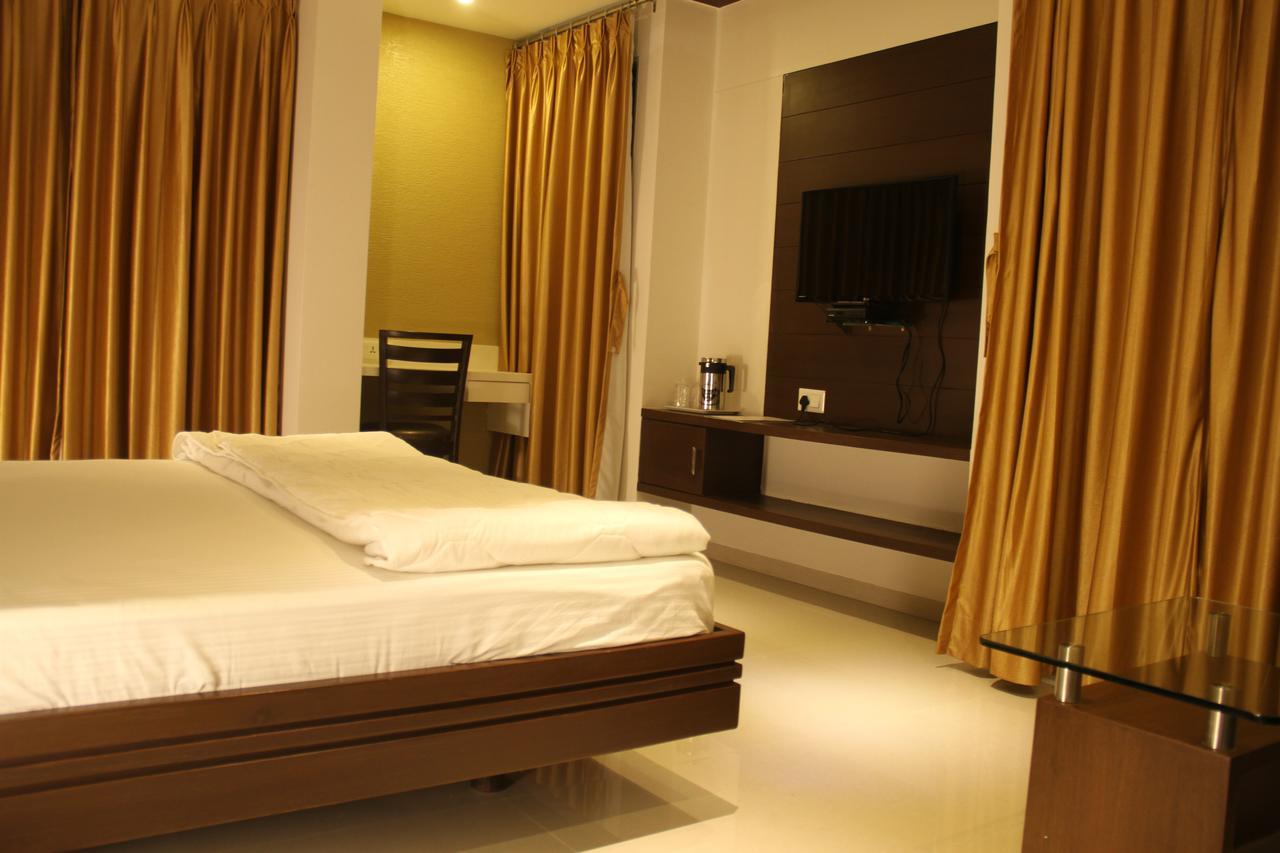 Hotel Marigold Вадодара Екстериор снимка